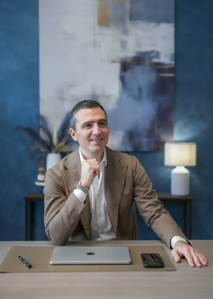 Massimiliano Scorza durante la pianificazione del percorso di consulenza per aziende e responsabili HR